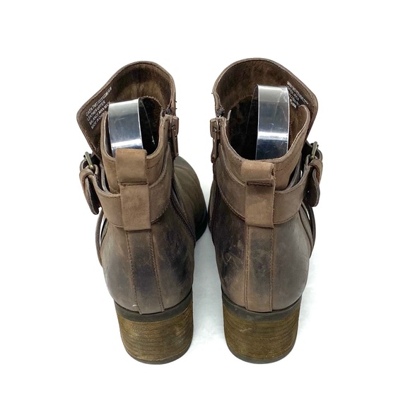 Tara M. Boots - Picture 4 of 8